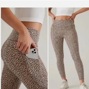 Athleta Salutation Stash 7/8 textured tights size small